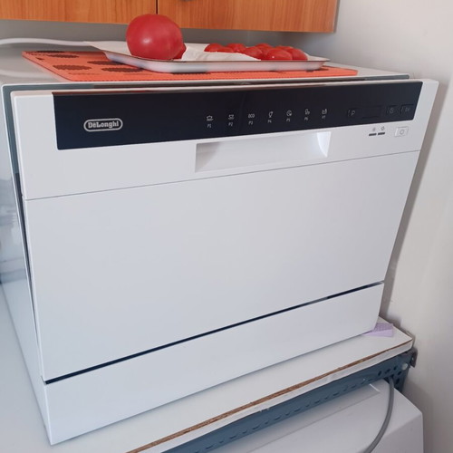 Delonghi dishwasher model D55TW 20G like new