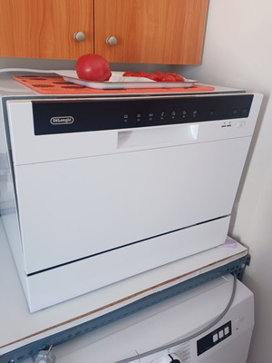 Delonghi dishwasher model D55TW 20G like new
