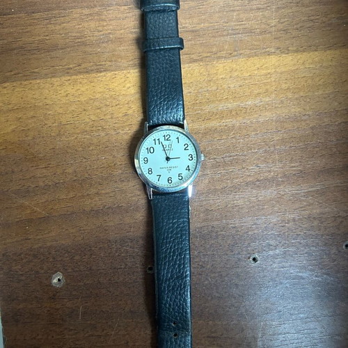 Q&Q Quartz Watch silver like new, water resist 50m