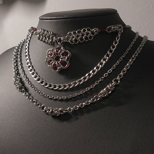 Chainmail Japanese Flower Necklace new, stainless steel and glass beads