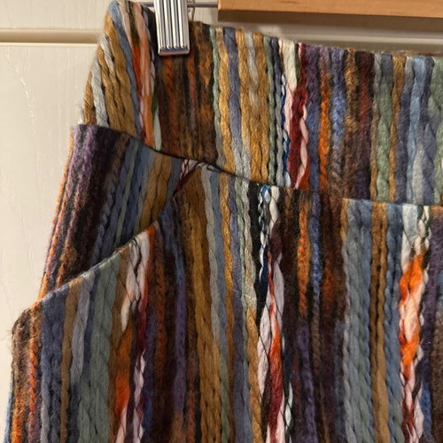 Wool midi skirt new, size medium
