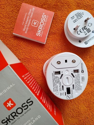 Skross Universal Travel Adapter with USB new