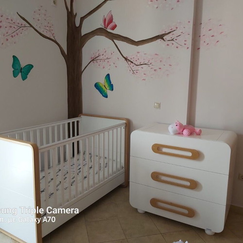 Convertible Baby Crib Set like new with mattress and accessories