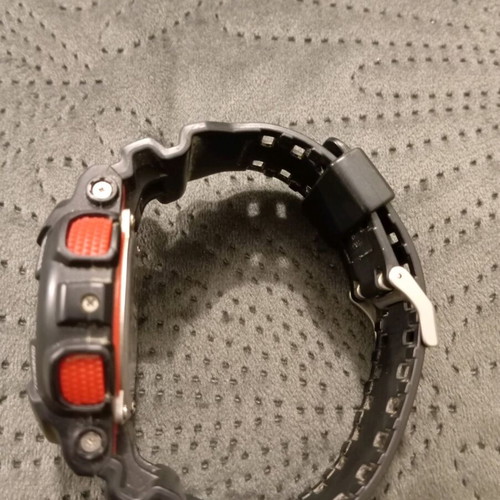 Casio Gshock GA100 watch used, black and red