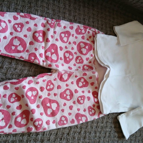 Baby girl clothing set like new, 0 to 6 months, 32 pieces