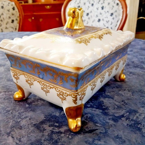 Porcelain fontanier Titov Veles