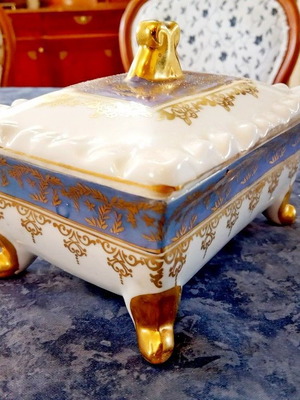Porcelain fontanier Titov Veles