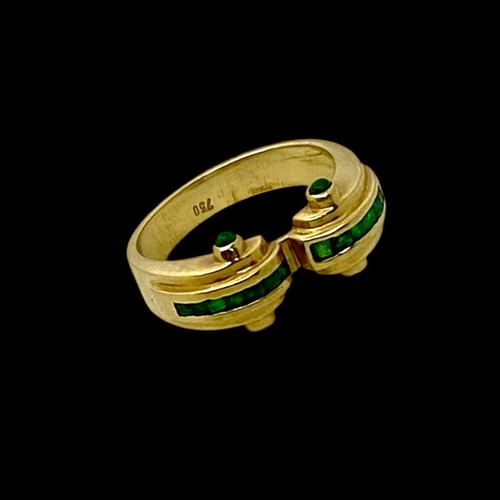 Χειροποίητο δαχτυλίδι 18k με 16 σμαράγδια, βάρος 6 γρ., μέγεθος 55