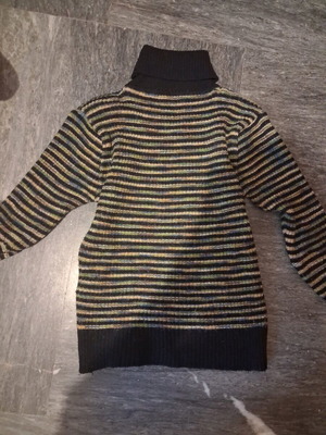 Turtleneck sweater like new, black multicolor