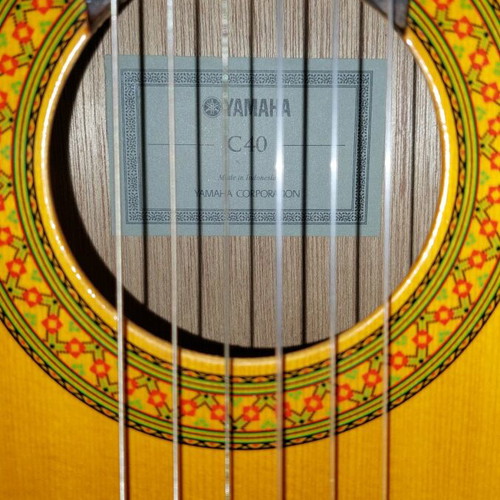 Yamaha C40 classical guitar with Ritter RCG400-C case like new