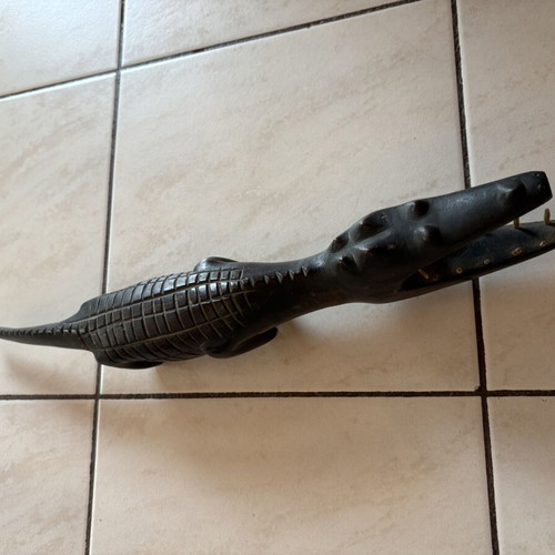 African crocodile decorative figurine, 1970s, needs tooth repair