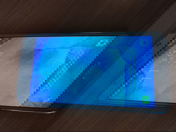 Samsung Galaxy J7
