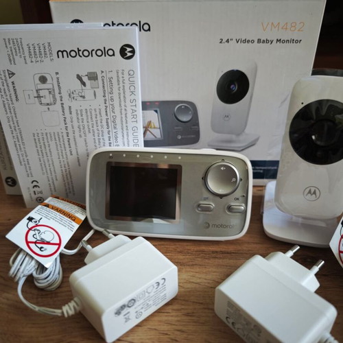Motorola VM482 Video Baby Monitor new with 2.4-inch color display