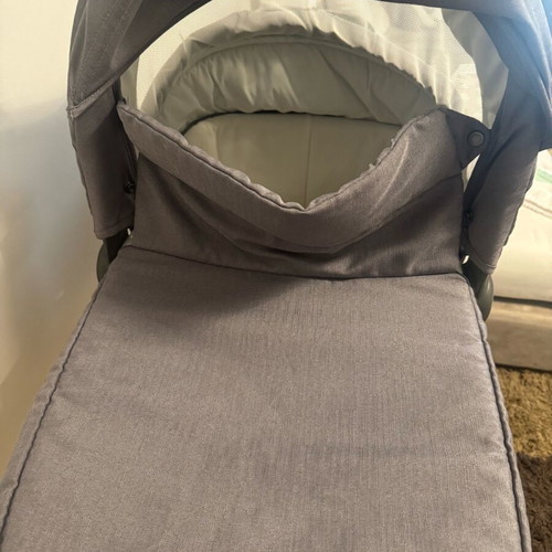 Inglesina port bebe like new with base for Trilogy 3 in 1