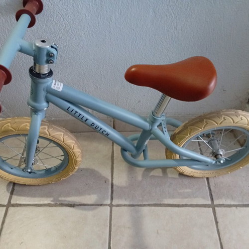 Balance bike slightly used, excellent condition