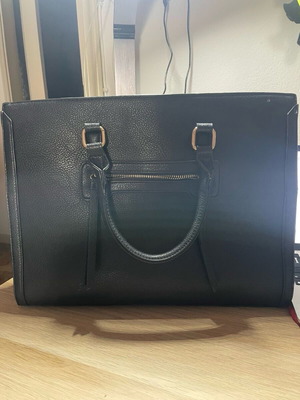 Women's black faux leather handbag like new