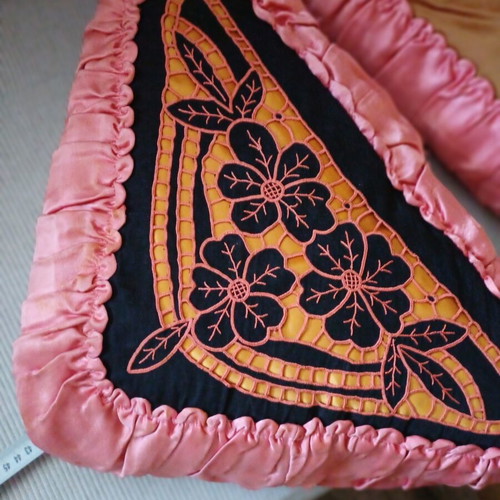 Vintage handmade embroidered pillows like new, set of 2
