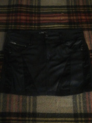 TRF shorts black size M like new