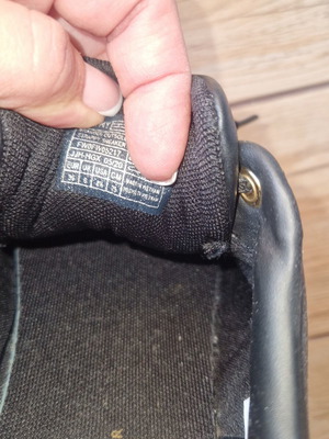 Tommy Hilfiger γυναικεία sneakers μαύρα με άσπρη σόλα σαν καινούργια