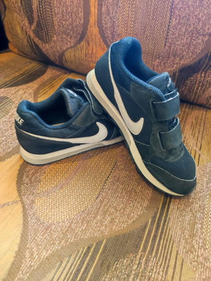 Adidas kids shoes size 32 like new