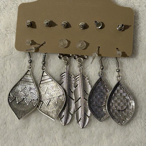 Fashion jewellery set with 6 pairs of earrings, 7 handmade bracelets and watch new, multicolor