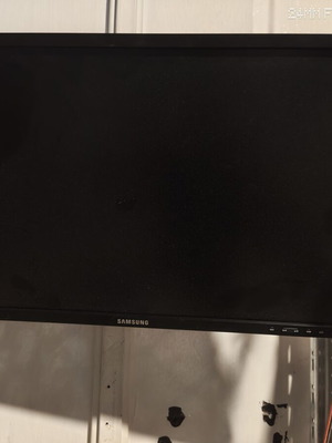 Samsung 24-inch Full HD monitor used with wall mount