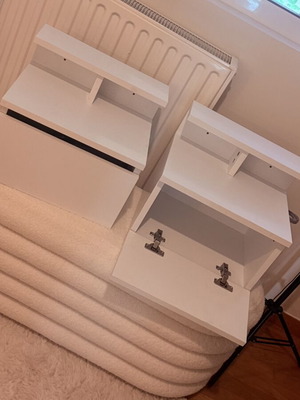 Nightstands set of 2 like new, white with shelf and cabinet