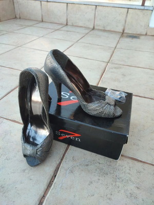 Peep-toe γόβες Seven με snakeskin εφέ μέγεθος 38 μεταχειρισμένες, γκρι