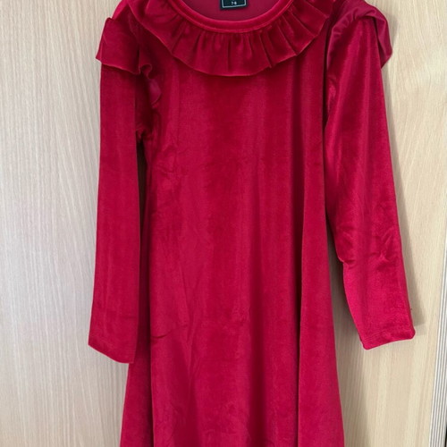 Children's dress 5-6 years red like new without tags
