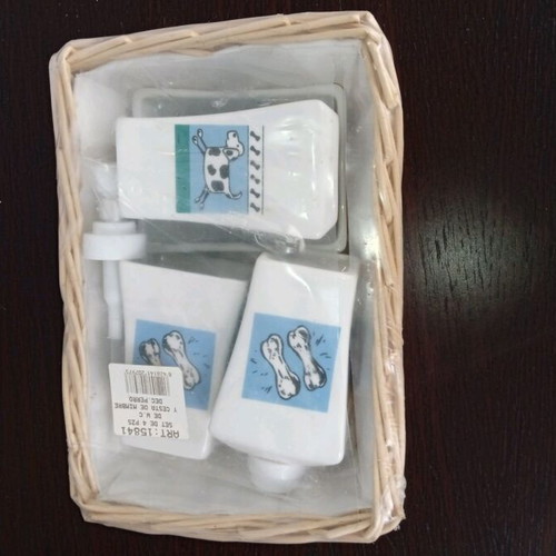 Bathroom set like new with cleaning products and accessories