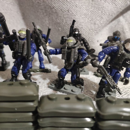 Soldier figures set of 11 used with weapons and bases