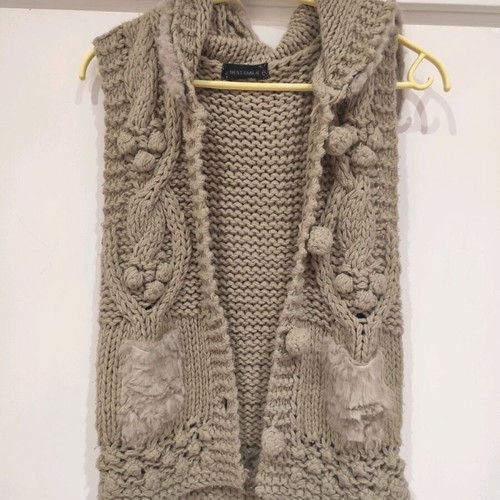 Knitted sleeveless vest with hood like new