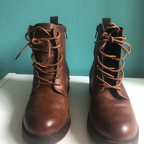 Camel faux leather ankle boots with zipper like new, size 38