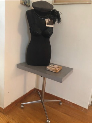 Industrial side table μεταχειρισμένο με ρυθμιζόμενο ύψος και εμφανή σημάδια