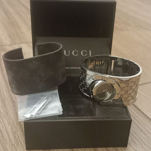 Gucci wristwatch like new, silver, women's