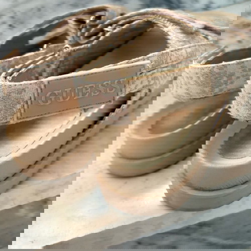 Guess σανδάλια μπεζ μονόγραμμα 39 σε άριστη κατάσταση