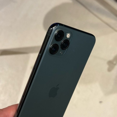 iPhone 11 Pro Max 256GB Mint Green used with Spigen case