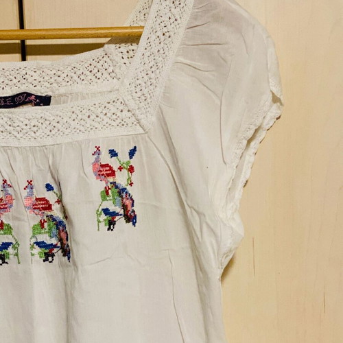 Sfera white cotton blouse with lace and colorful embroidery like new, size M