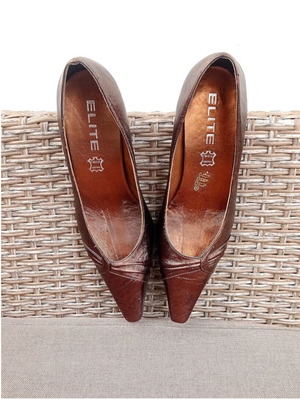 Elite brown vintage retro style pumps size 39 like new