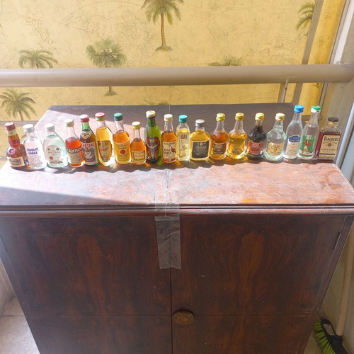 Miniature alcohol bottles new, set of 19, sealed collection from 1998
