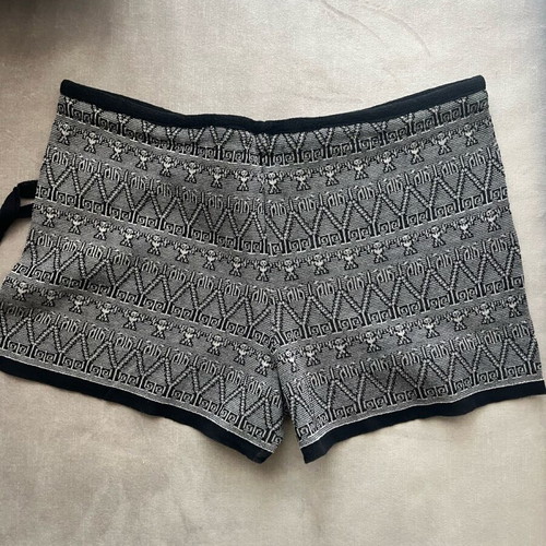 Mariofresh knitted shorts size small like new, black