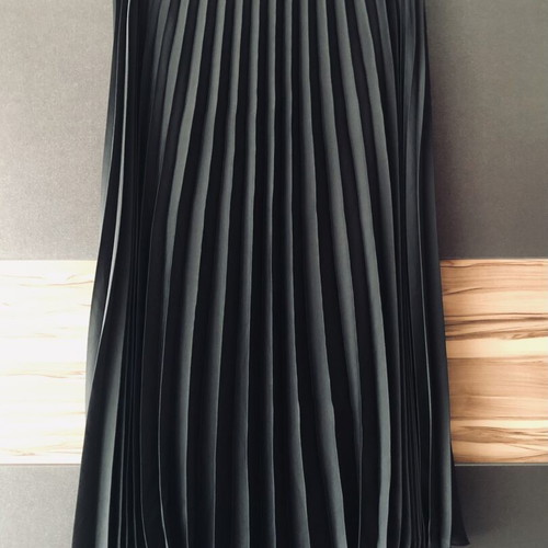 Luisa Cerano pleated skirt black like new, size XL