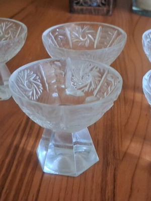 Vintage crystal liqueur glasses set of 6, like new