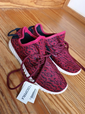 Women's athletic shoes new, elastic and soft, size 39, multicolor red