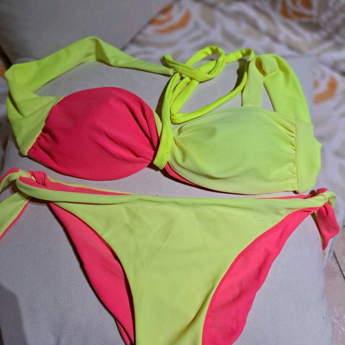 Bikini reversible like new with detachable cord, pink and yellow