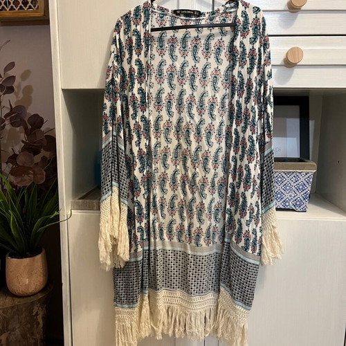 Kimono with paisley Small like new, multicolor