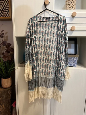 Kimono with paisley Small like new, multicolor