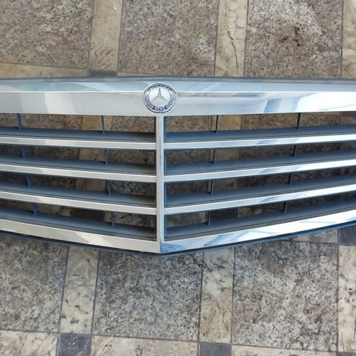Mercedes C 180 (w204) grille used, in good condition