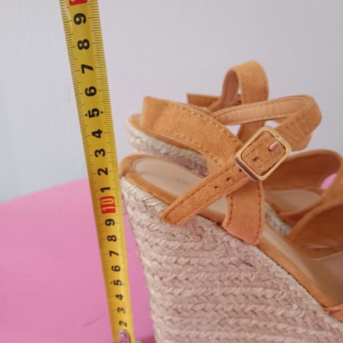 Women’s suede platform sandals like new, tan-mustard color