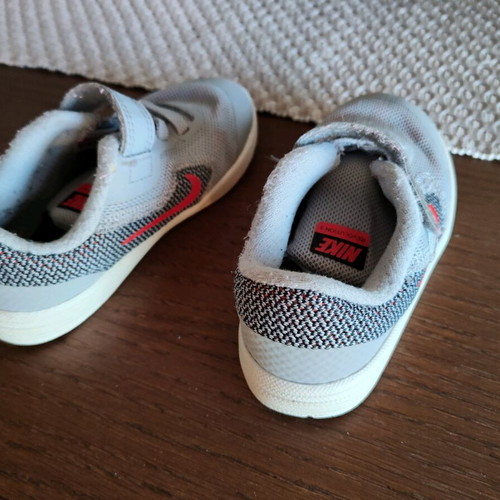 Nike kids athletic shoes like new, gray, size 25 with velcro